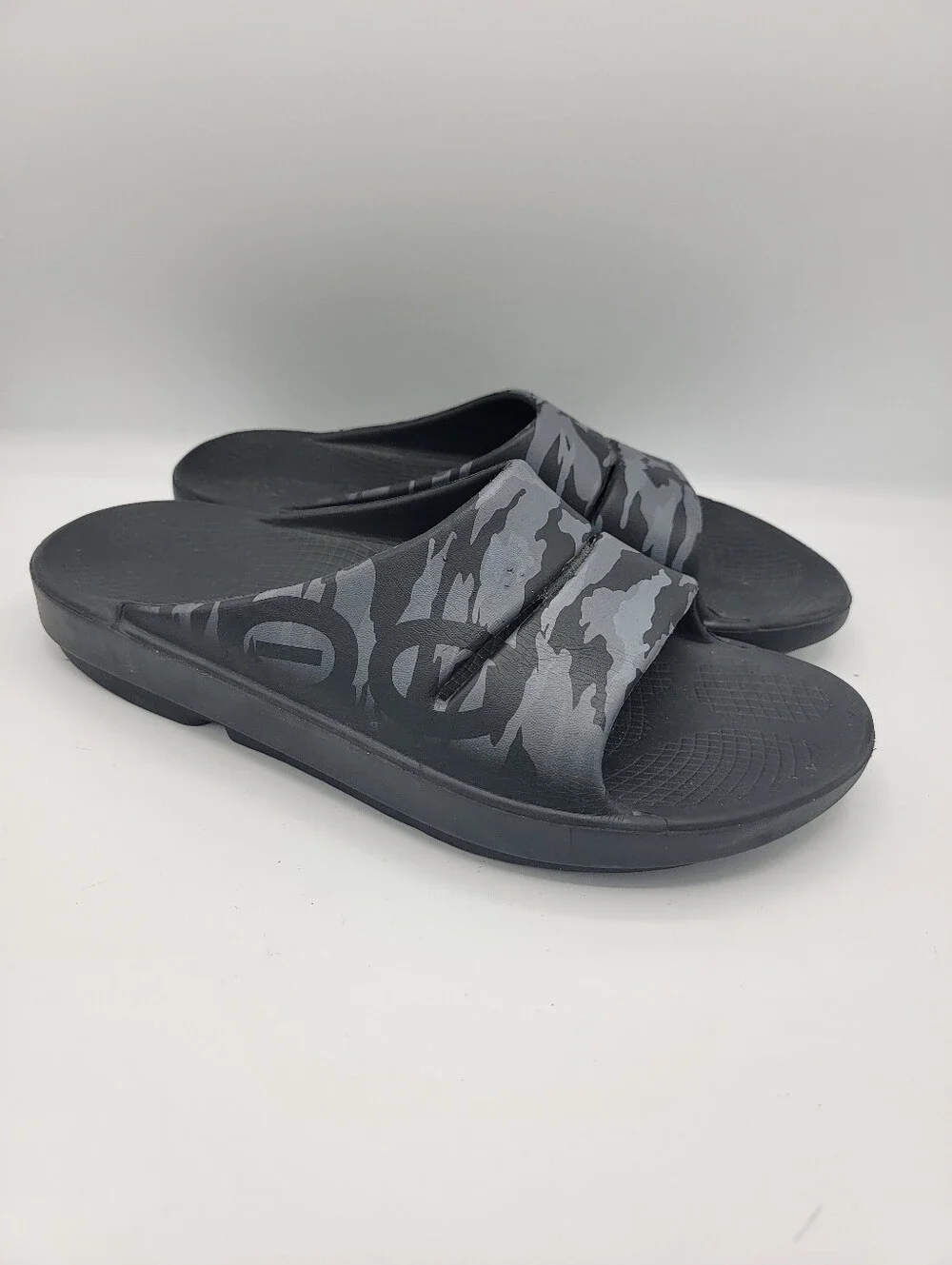 OOFOS Black and Gray Camo Slide Sandals